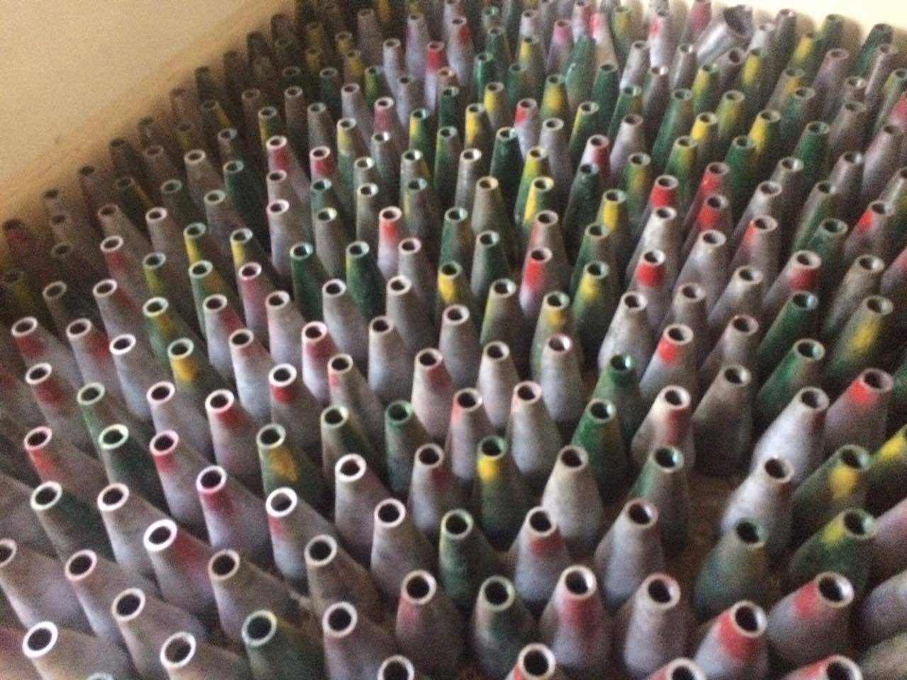 به‌ وێنه‌.. له‌ كارگه‌يه‌كى درووستكردنى چه‌كى داعشدا قوتوى بيره‌ و وێسكى دۆزرايه‌وه‌